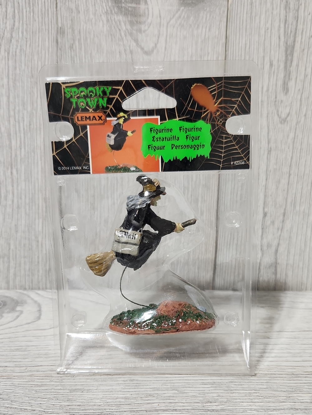 2014 Lemax AIR MAIL Witch On Broom Spooky Town Figurine Halloween #42208